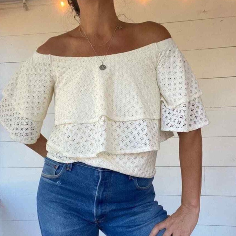 Banana Republic ivory eyelet flutter sleeve blouse- NWOT Sz XS-M